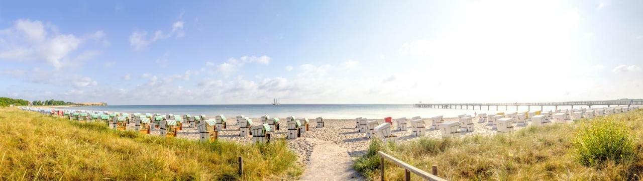 Dat Smucke Huus - Strandnah Unter Reet Boltenhagen  Exterior photo